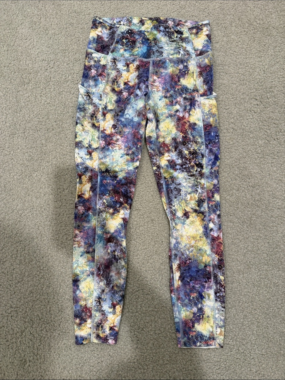 Lululemon women’s sz 6 Multicolor Galaxy Print Active Leggings